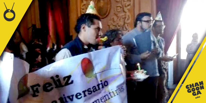 Cantando-Las-Mañanitas,-Manifestantes-Expresan-Que-El-Ayuntamiento-Miente-Y-No-Trabaja-3