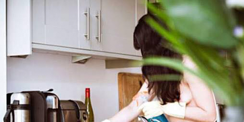 Empleadas-Domésticas-Ofrecen-Sus-Servicios-Al-Desnudo-2