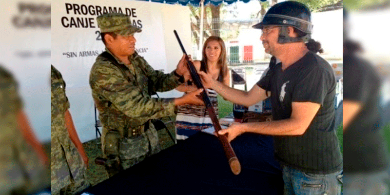 Gobierno-De-Michoacán-Canjeará-Armas-Por-Dinero-Entre-Morelianos-GIF-1