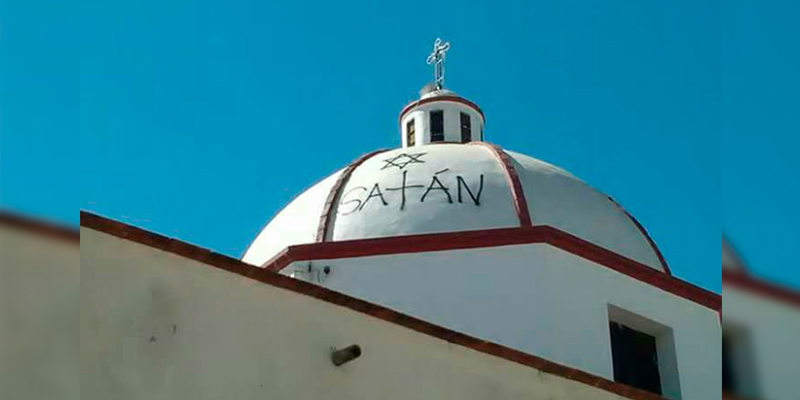 Grafitean-Templo-Católico-Con-Leyenda-De-Satán-En-Tlaquepaque