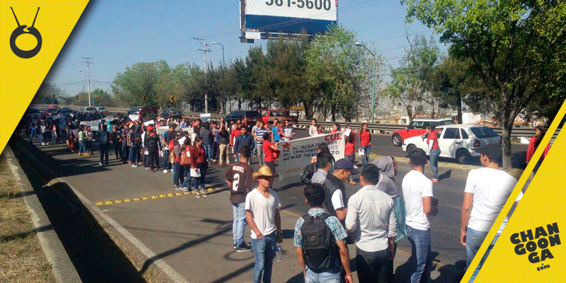 marcha-estudiantes-indigenas-Casa-de-Gobierno-Morelia