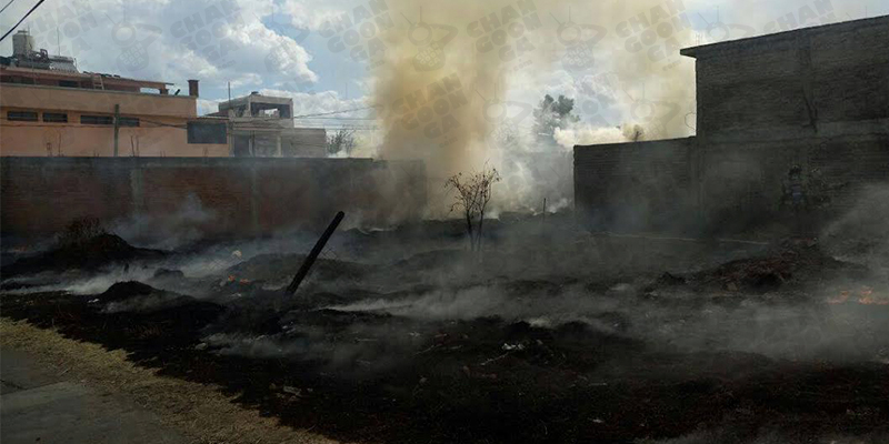 #Morelia-Arde-Un-Pastizal-Cerca-De-Un-Inmueble-Abandonado