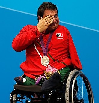 Arnulfo Castorena, medallista mexicano en natación.