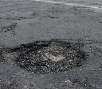 Wilfrido Lázaro Medina, presidente municipal de Morelia se comprometió a tapar los baches de la ciudad, que ahora con la temporada pluvial han incrementado hasta 100 por ciento.