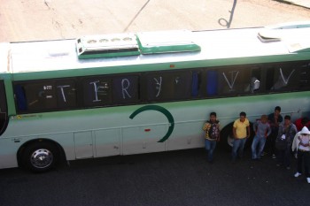 Normalistas nuevamente obstaculizan vialidades en Morelia Normalistas nuevamente obstaculizan vialidades en Morelia