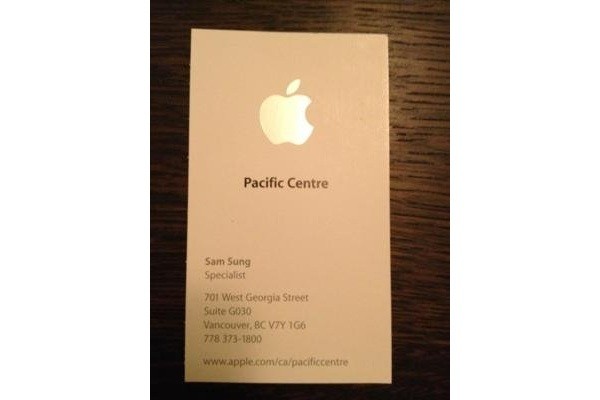 Apple tiene un empleado de nombre Sam Sung Apple tiene un empleado de nombre Sam Sung