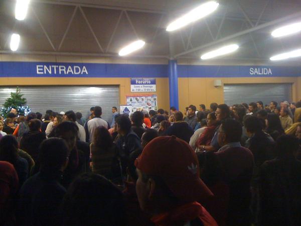 De madrugada, largas filas en Sam’s Club para inicio del Buen Fin