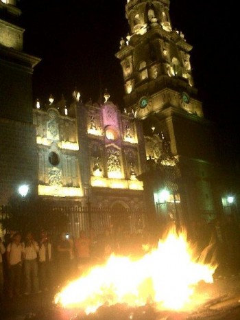 centro normalistas tiripetio cabeza quemda