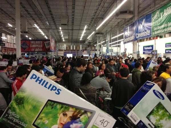 De madrugada, largas filas en Sam’s Club para inicio del Buen Fin