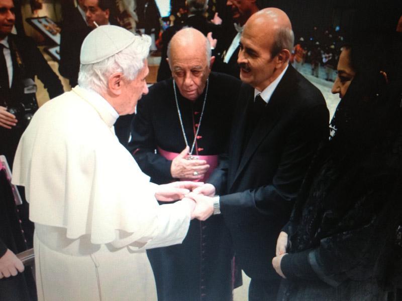 El Papa recibiendo al gobernador de Michoacán la semana pasada / Foto: Agencia Cuazar