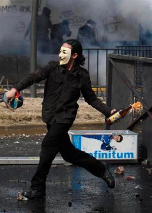 peña nieto protesta molotov anonymus