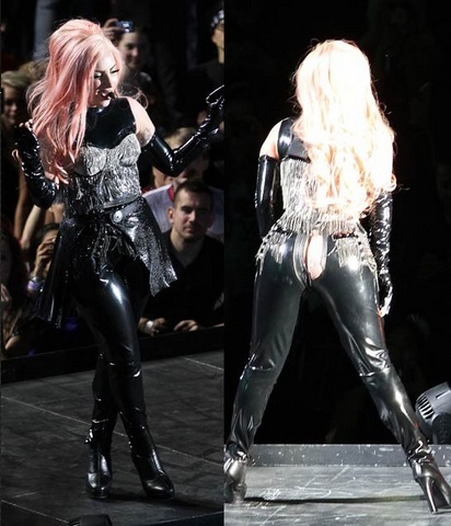 Se le rompe el pantalón a Lady Gaga en pleno concierto