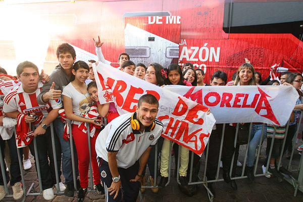 El Rebaño a su llegada a Morelia/ Foto: @Chivas