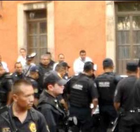 Michoacán: 300 policías reprueban exámenes, no pueden despedirlos por falta de recursos