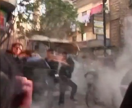 VIDEO: atacan a manifestación laica en Siria