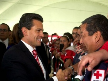 EPN llama a cooperar para la colecta Cruz Roja 2013