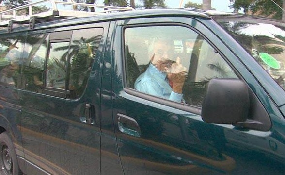 Justino Compeán, presidente de la FMF hace la ‘maza señal’