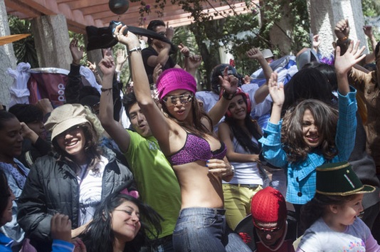 Realizan el Harlem Shake en La Condesa