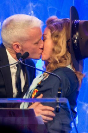 Madonna kiss Anderson Cooper