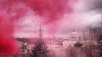 vaticano humo rosa protesta