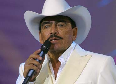 Joan Sebastian se internacionaliza: ¡ahora canta en italiano!