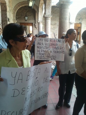 Trabajadores de la Secretaría de Salud se manifiestan para exigir pagos 