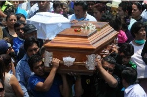 Sepultan a víctimas de explosión en Xalostoc