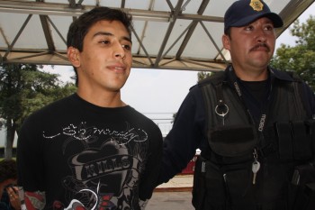 Bryan Vázquez, al parecer hijo de un ex policía ministerial intentó amedrentar a los policías al son de "no saben con quién se meten"