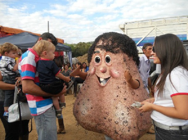 Conozcan al Sr. Testículo, ¡mascota brasileña para concientizar sobre el cáncer testicular!