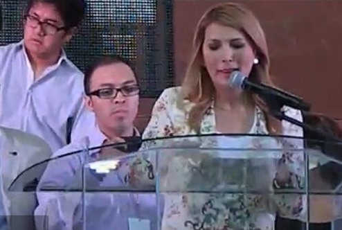 VIDEO: Alcaldesa de Monterrey entrega las llaves de la ciudad a Jesucristo