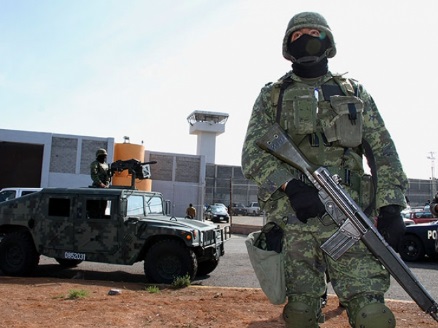 Guerrero alerta a estados vecinos por reos liberados por comando armado