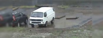 Policías detienen a estudiante que compró una caja de agua, pensaron que era de cerveza