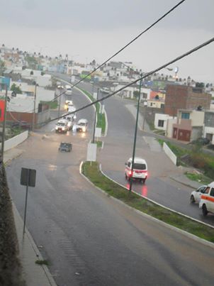 Y la camioneta no pasó... Fracc. Hacienda del Sol al norte de #Morelia bien atascadota! Foto Vía: Juan Carlos Mendoza Alvarez