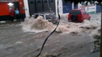 video hombre arrastrado corriente tonalá