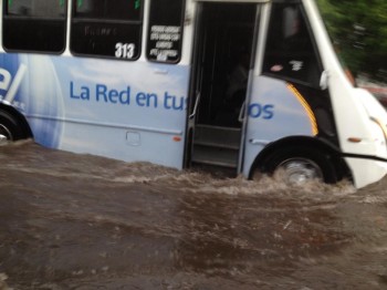 Así circularon algunas unidades de transporte público sobre todo en Libramiento Sur / Vía Forylán González
