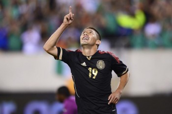 oribe peralta selección méxico uniforme negro noche