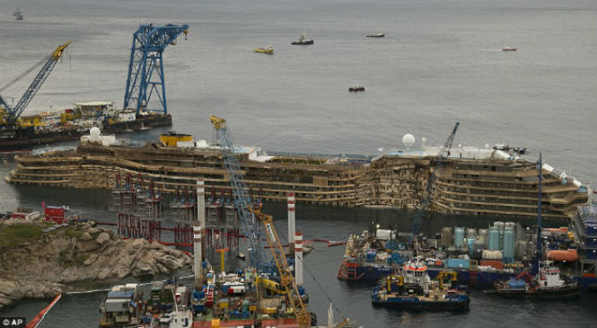 Costa Concordia enderezado