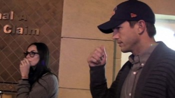 Demi Moore y Ashton en el aeropuerto