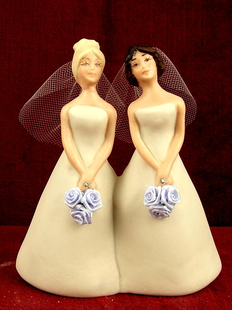 Lesbian-wedding-cake-topper