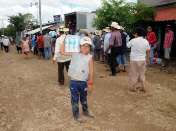 Michoacán niño damnificados Huetamo San Lucas víveres