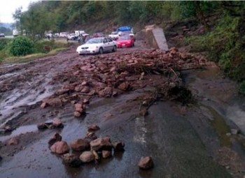 deslave carretera Michoacán