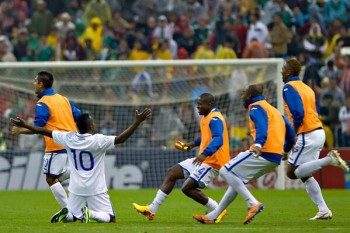 Así festejó Honduras el triunfo / Foto vía: Cancha