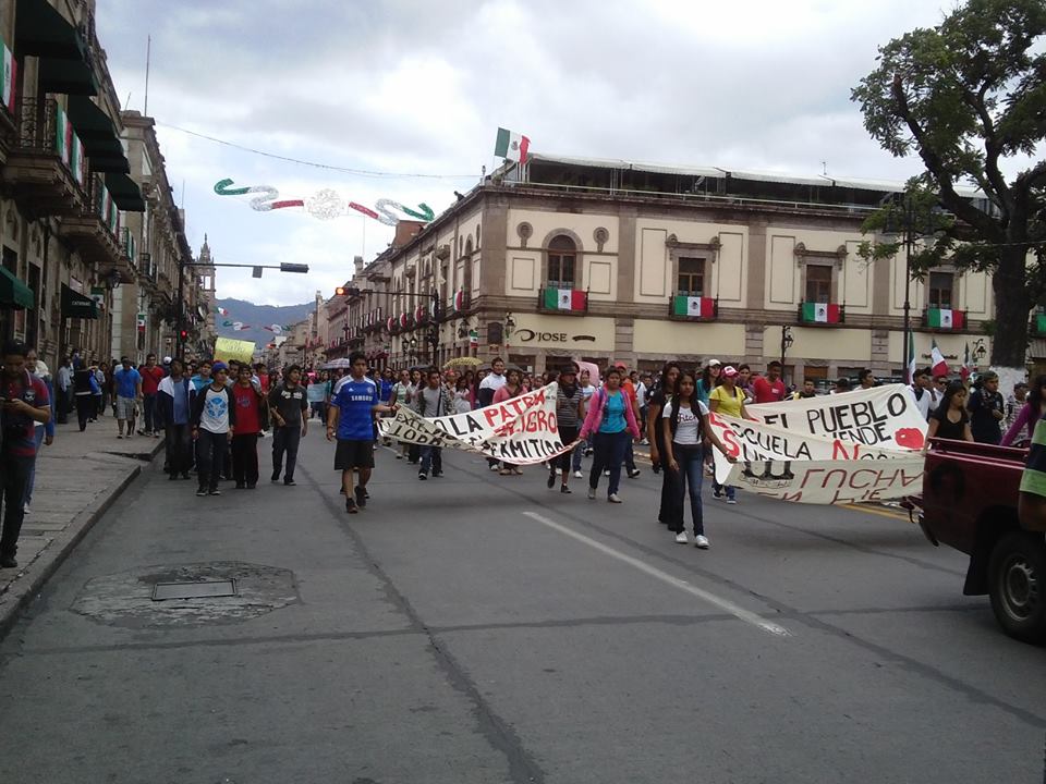 normalistas Morelia marcha centro