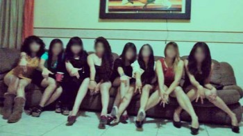 Las jóvenes "disponibles en la rifa"