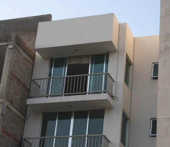 El balcón desde donde cayó el chico / oem.com.mx