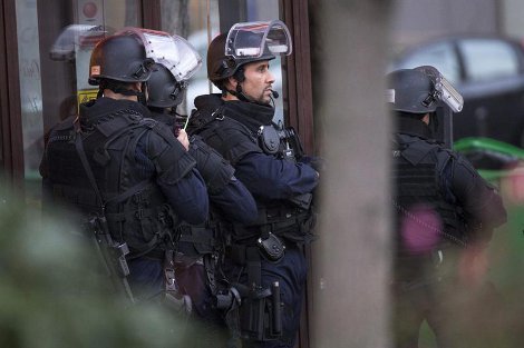 La policia parisina durante una situación de rehenes 