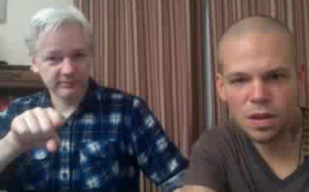 Assange y Calle 13