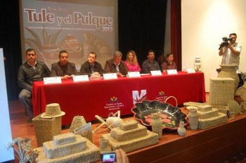 Michoacán Feria del tule y pulque