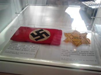 eBay retira "recuerdos" del Holocausto de su sitio-brazalete con la estrella de david