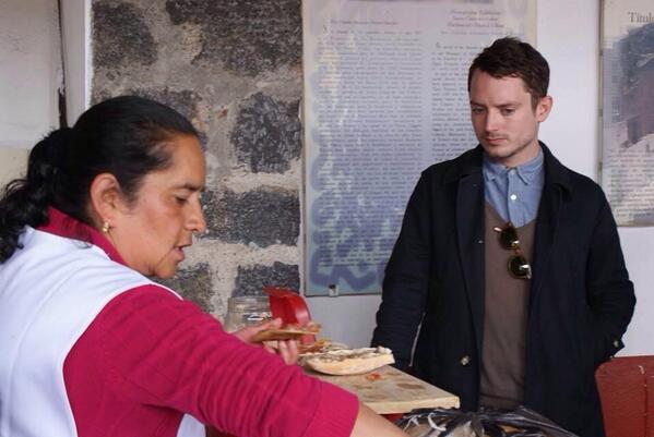 Entrandole a las tortas de tostada de Santa Clara / @oreSeepulveda